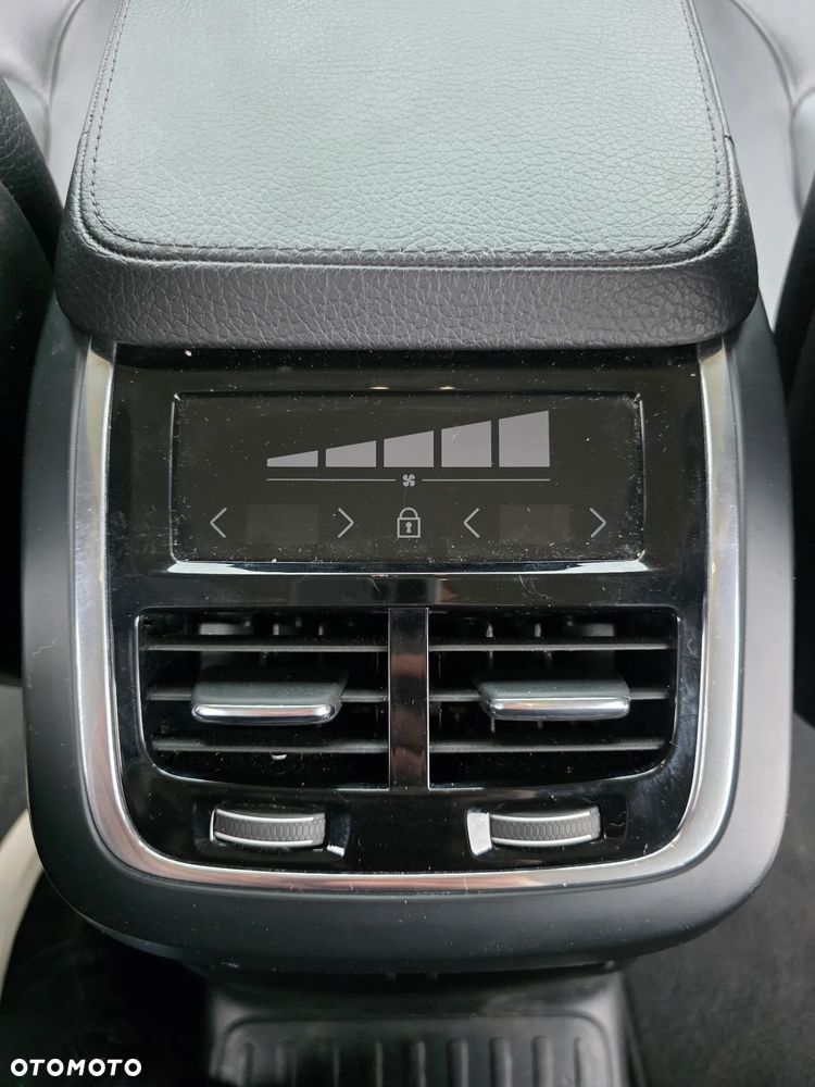Volvo XC 90 T8 AWD Twin Engine Geartronic Momentum - 11