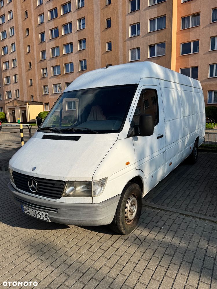 Mercedes-Benz Sprinter - 1