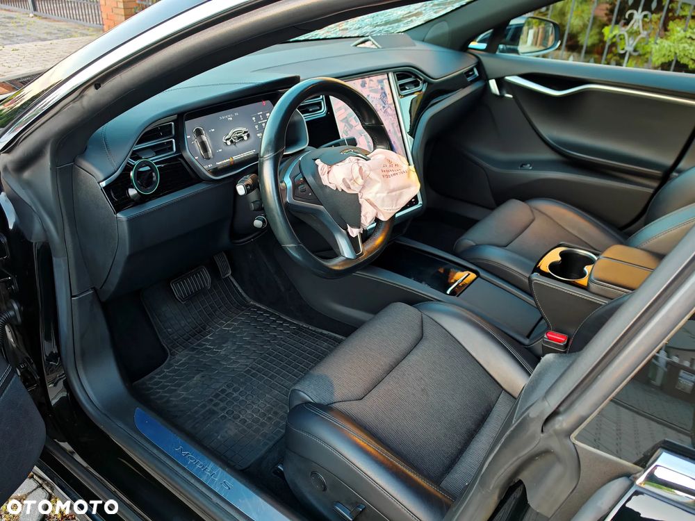 Tesla Model S - 7