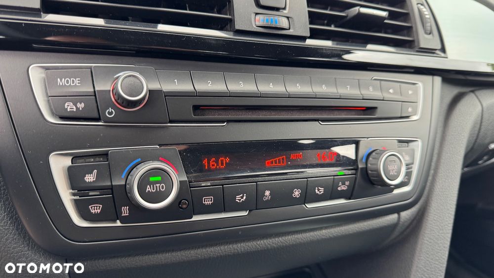 BMW Seria 3 318d Sport Line - 38