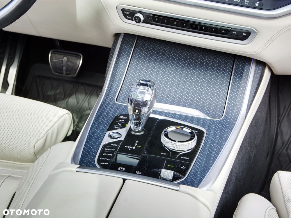 BMW X7 M50i sport - 21