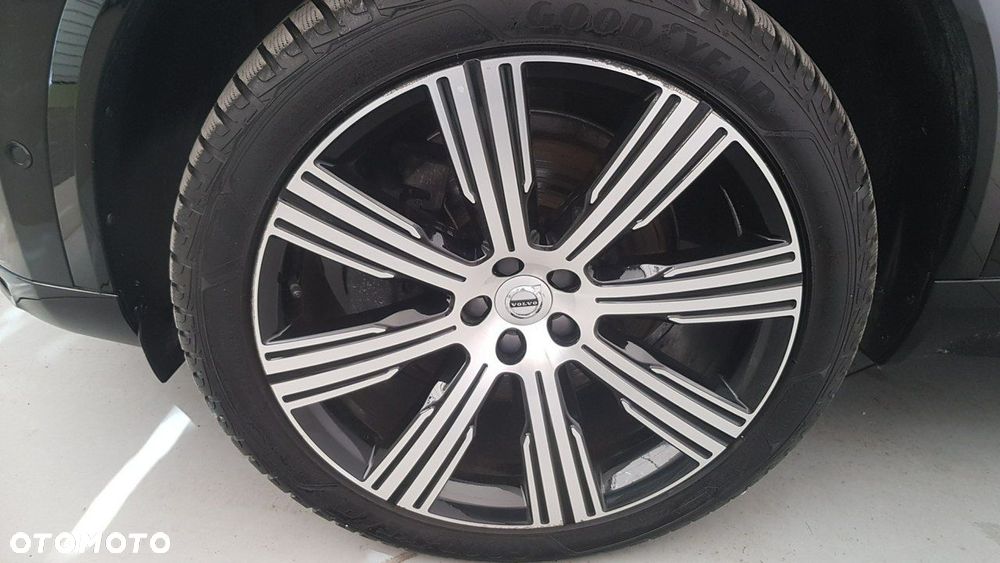 Volvo XC 90 - 9