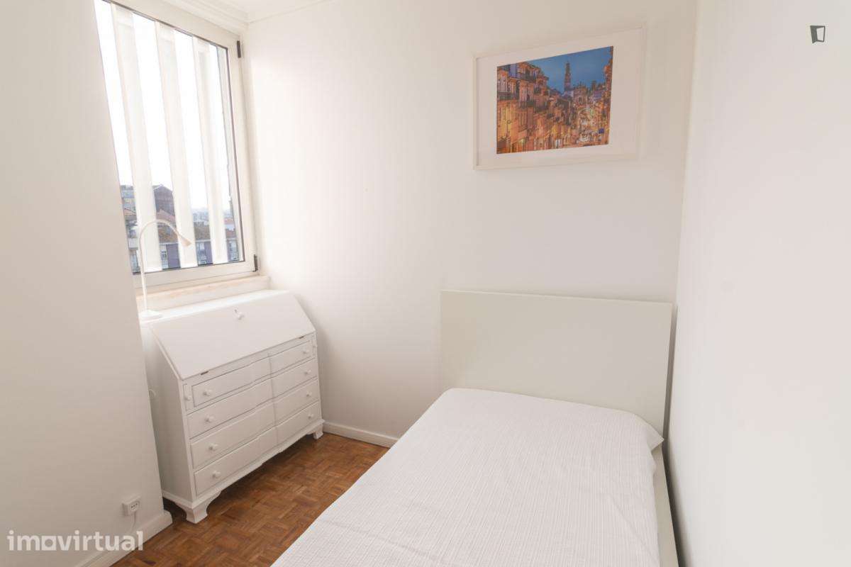 Quarto - localizado em Vila nova de gaia - Grande imagem: 4/9