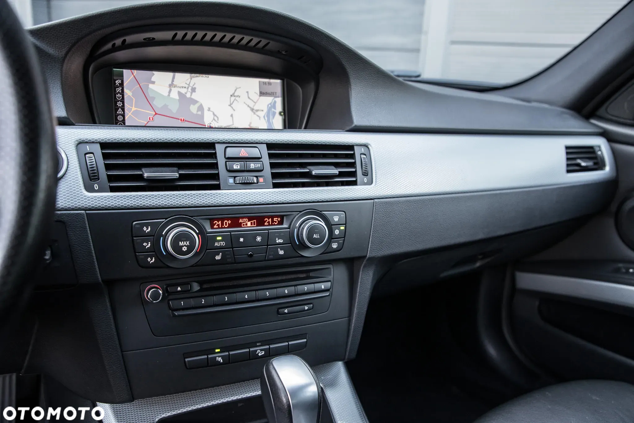 BMW Seria 3 330d xDrive DPF Touring Edition Sport - 22