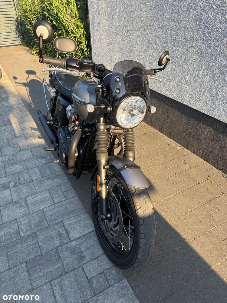 Triumph Bonneville - 14