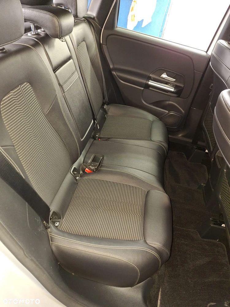 Mercedes-Benz Klasa B 180 7G-DCT Style - 38