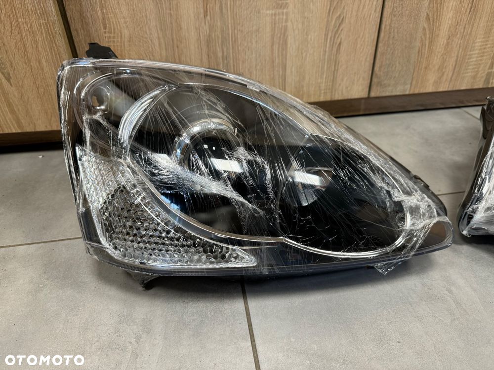 Honda Civic VII reflektor przód 3/5-drzwi - 3