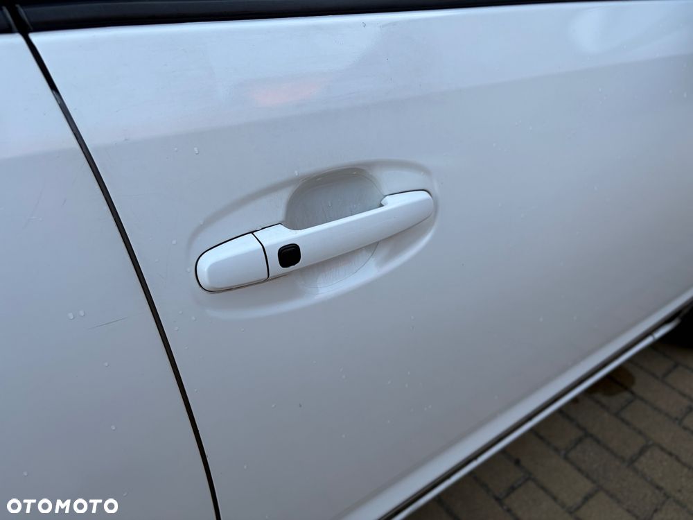 Toyota Prius (Hybrid) Sol - 16