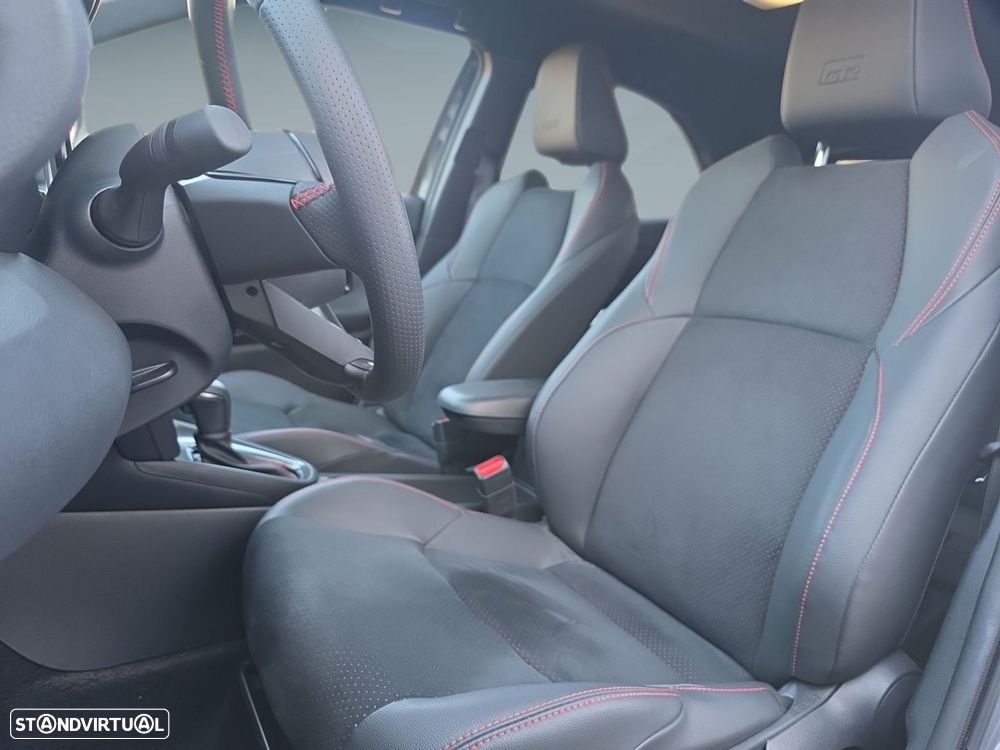 Toyota Yaris Cross 1.5 Hybrid GR Sport - 3