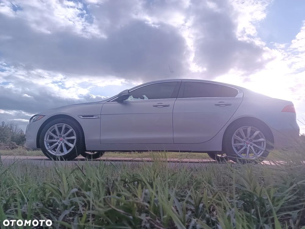 Jaguar XE 2.0 P300 AWD SE - 5