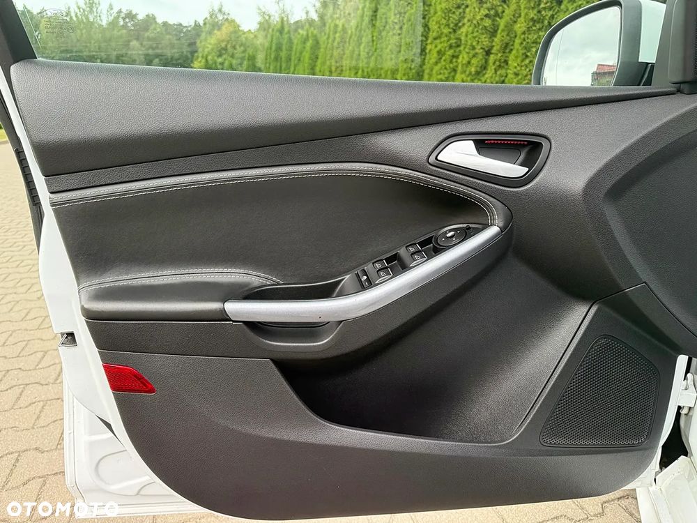 Ford Focus 1.6 EcoBoost Titanium - 23