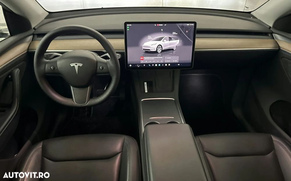Tesla Model Y - 14