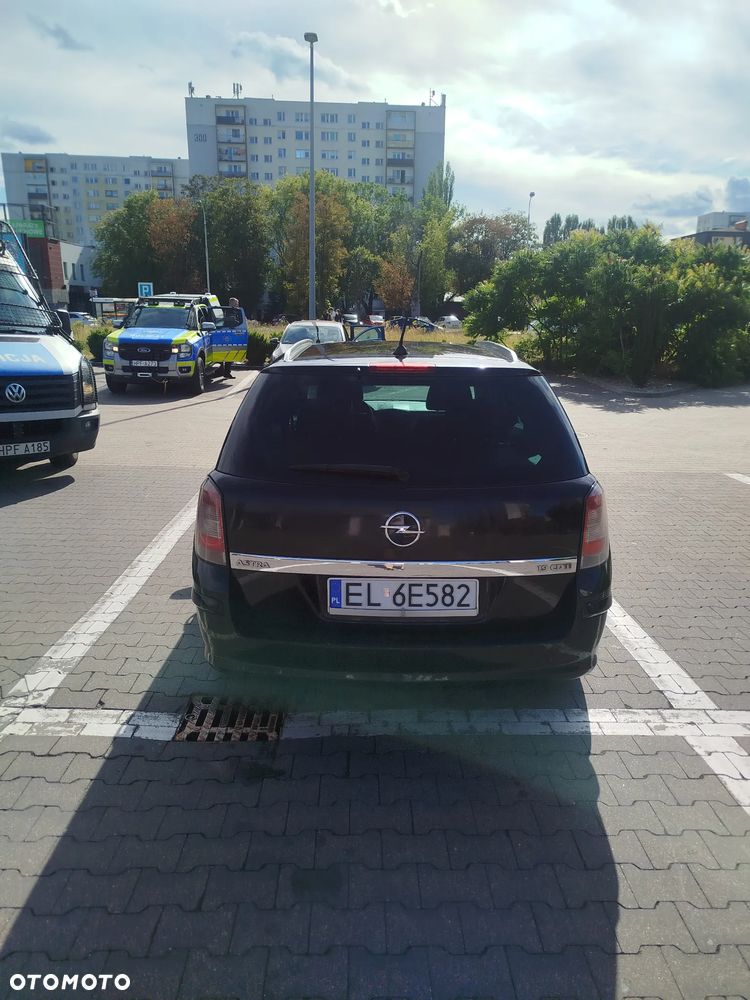 Opel Astra 1.9 CDTI Cosmo - 4