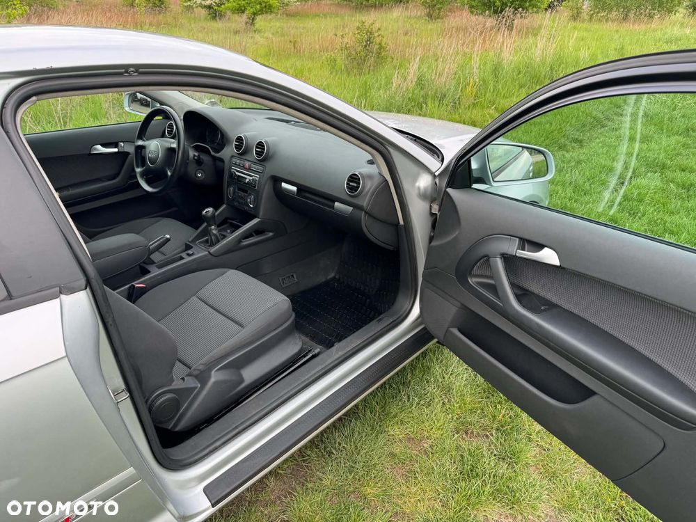 Audi A3 3-drzwiowe 1.6 Ambiente - 2