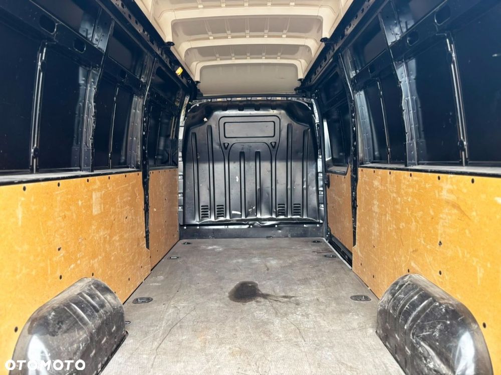 Renault Master Furgon Blaszak L3H3 - 24