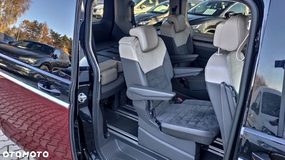 Volkswagen Multivan - 12