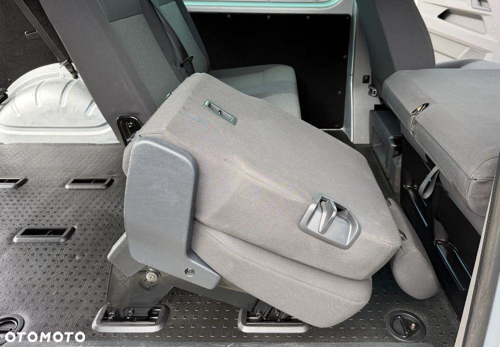 Volkswagen TRANSPORTER KOMBI 9 cio osobowy Business VAN T6.1, 2.0TDI 150KM Napęd 4Motion, T6 4x4 plus reduktor napędów, 2 Strefowe OGRZEWANIE i KLIMATYZACJA WEBASTO 5kW, Tylne drzwi skrzydłowe, Hak Holowniczy 2.5t. Wymieniony rozrząd - Pełen Serwis ASO VW Emisja spalin Euro-6 DG - 24