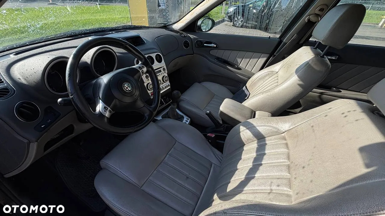 Alfa Romeo 156 1.9 JTD Distinctive - 9