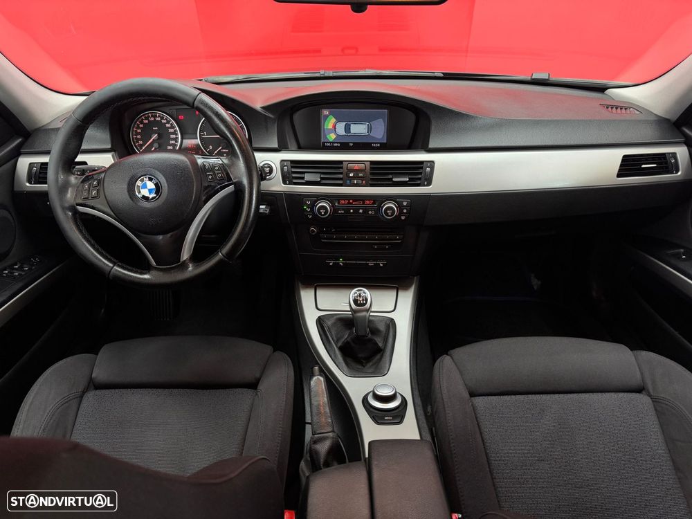 BMW 320 d Touring Exclusive - 8