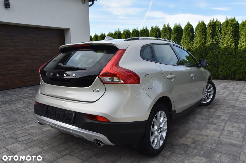 Volvo V40 Cross Country T3 Drive-E Summum - 3