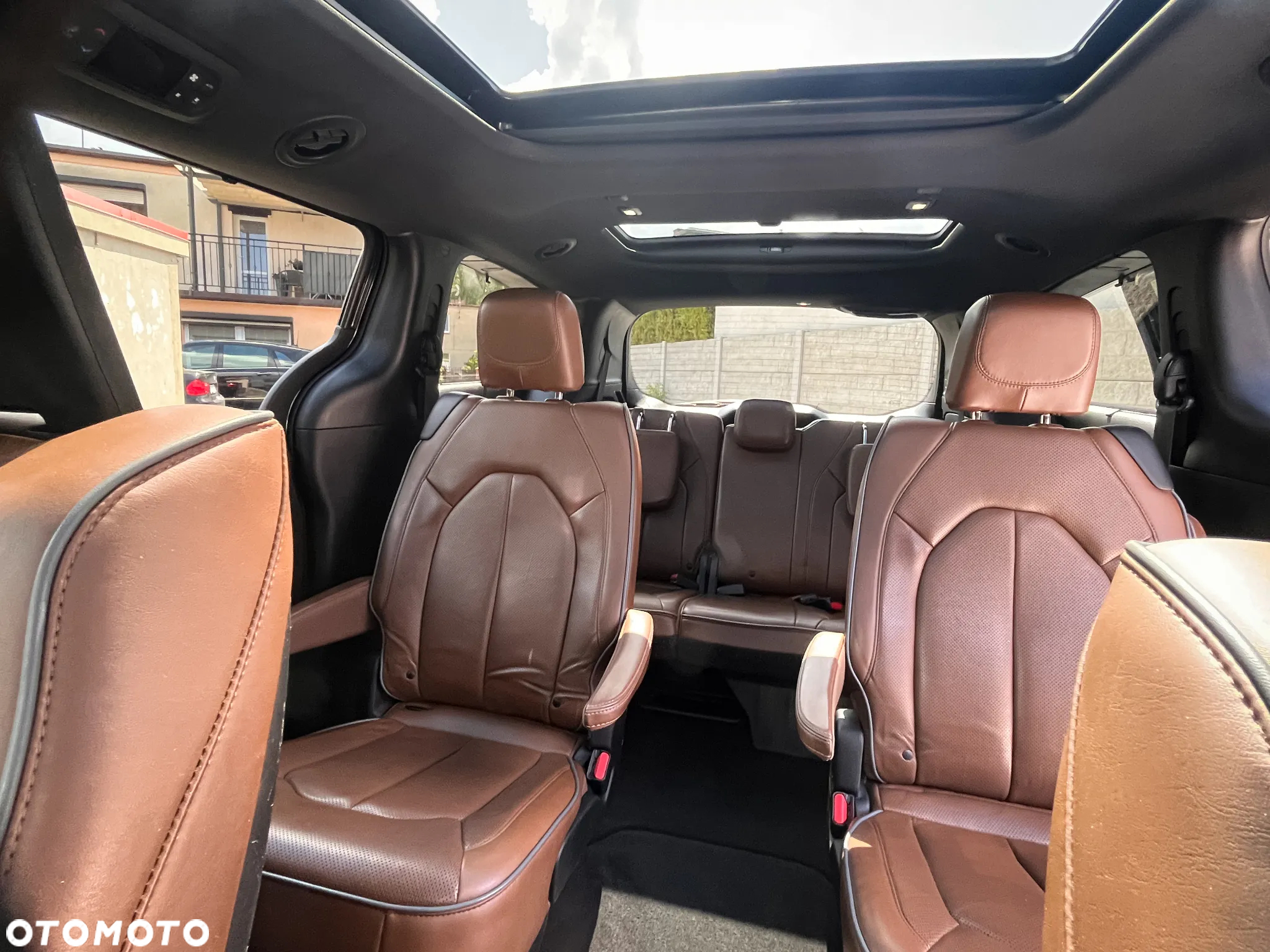 Chrysler Pacifica - 11
