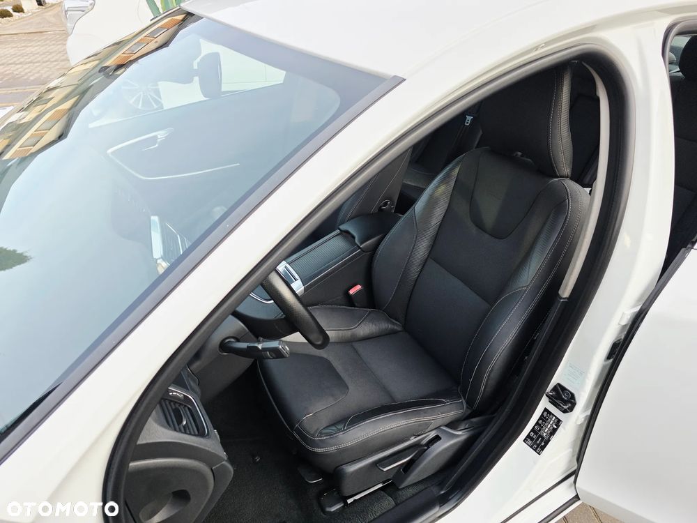 Volvo S60 D4 R-Design - 26