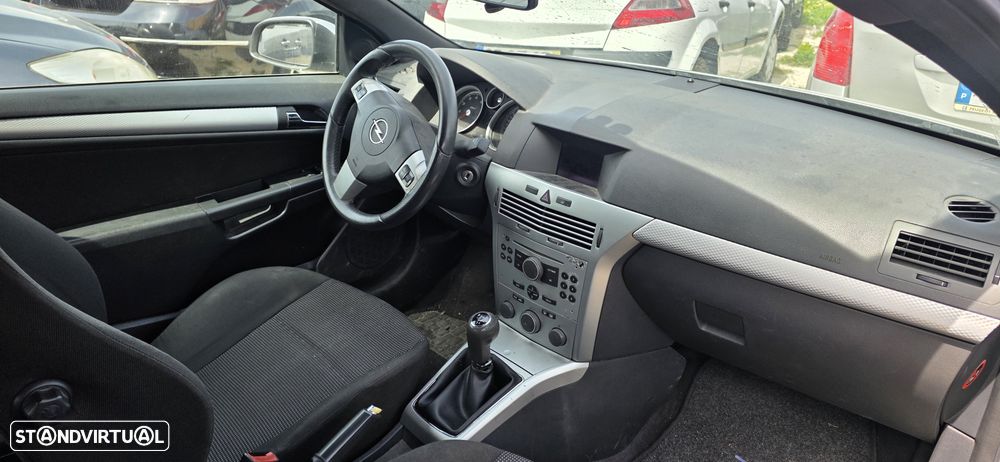 Opel Astra GTC 1.4 Cosmo - 2