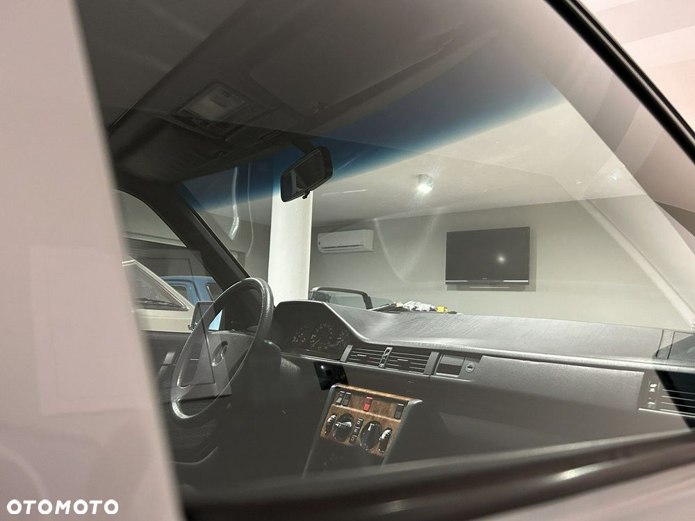 Mercedes-Benz W124 (1984-1993) - 12