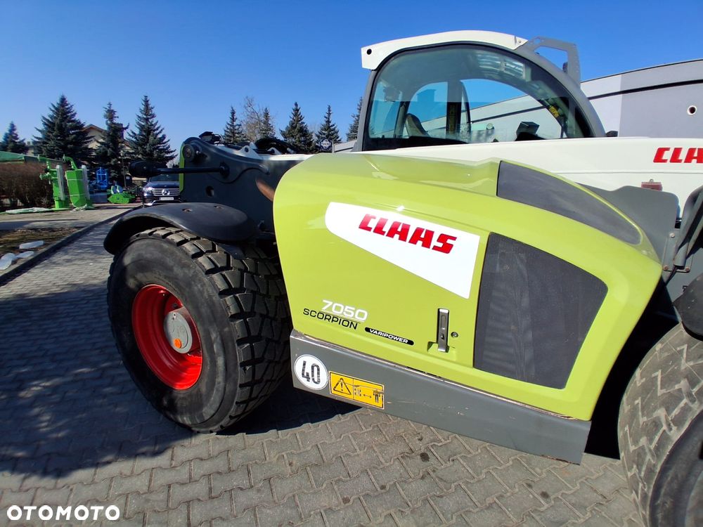 Claas SCORPION 7050 - 8