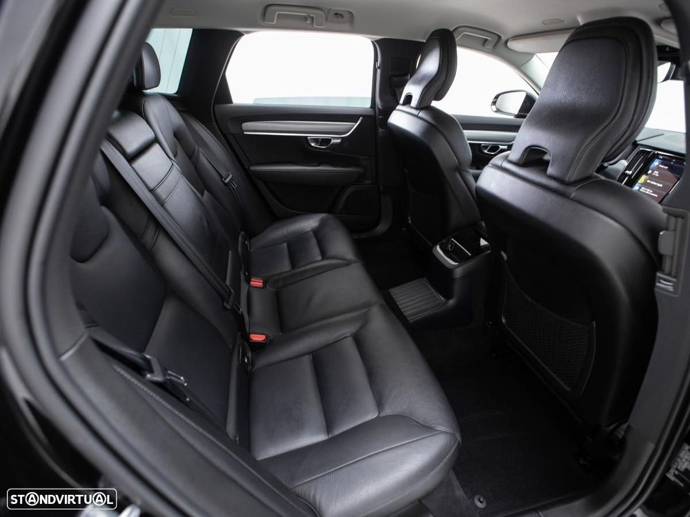 Volvo V90 2.0 T8 Momentum AWD Geartronic - 12