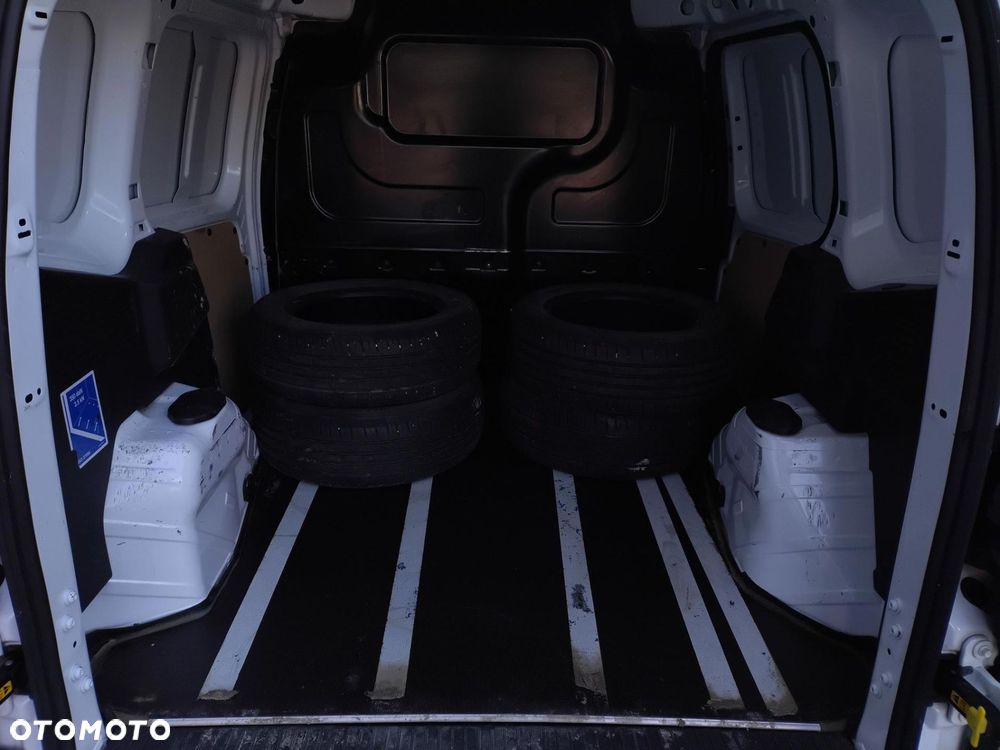 Ford Transit Courier - 19