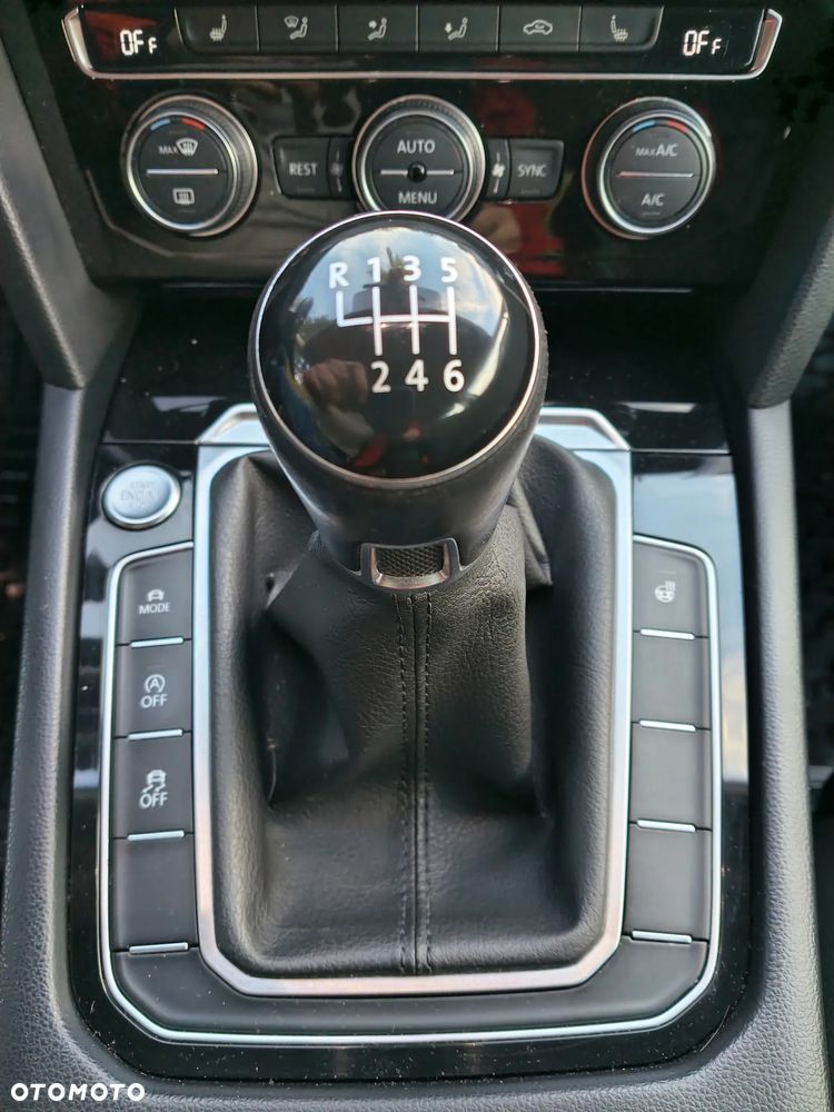 Volkswagen Passat - 22