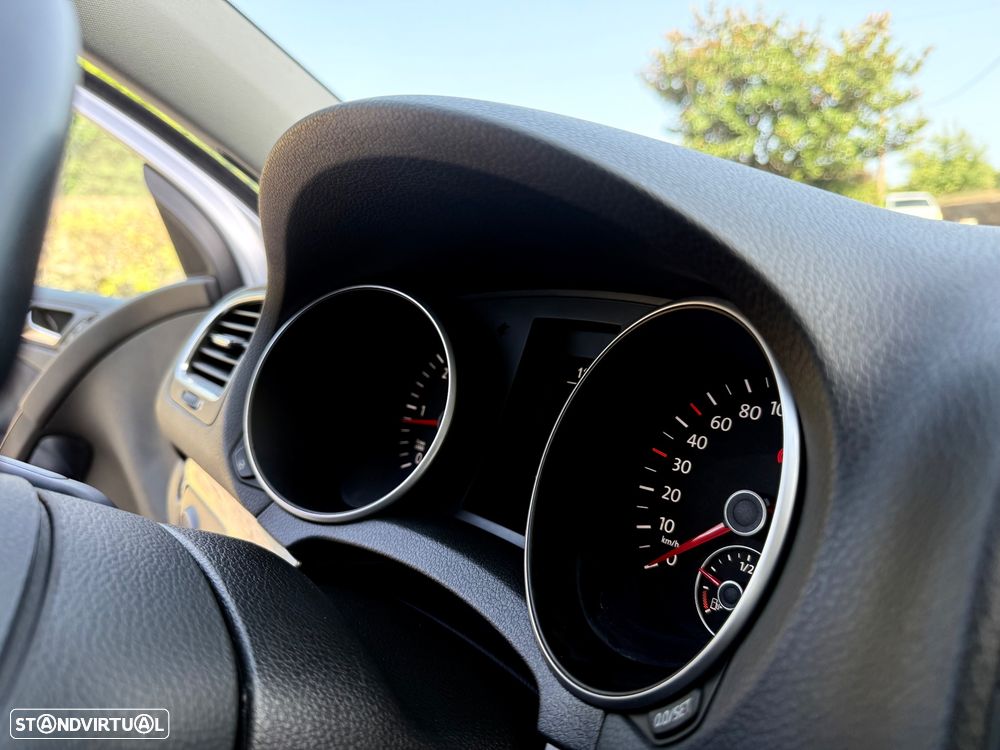 VW Golf 1.6 TDi Highline - 33
