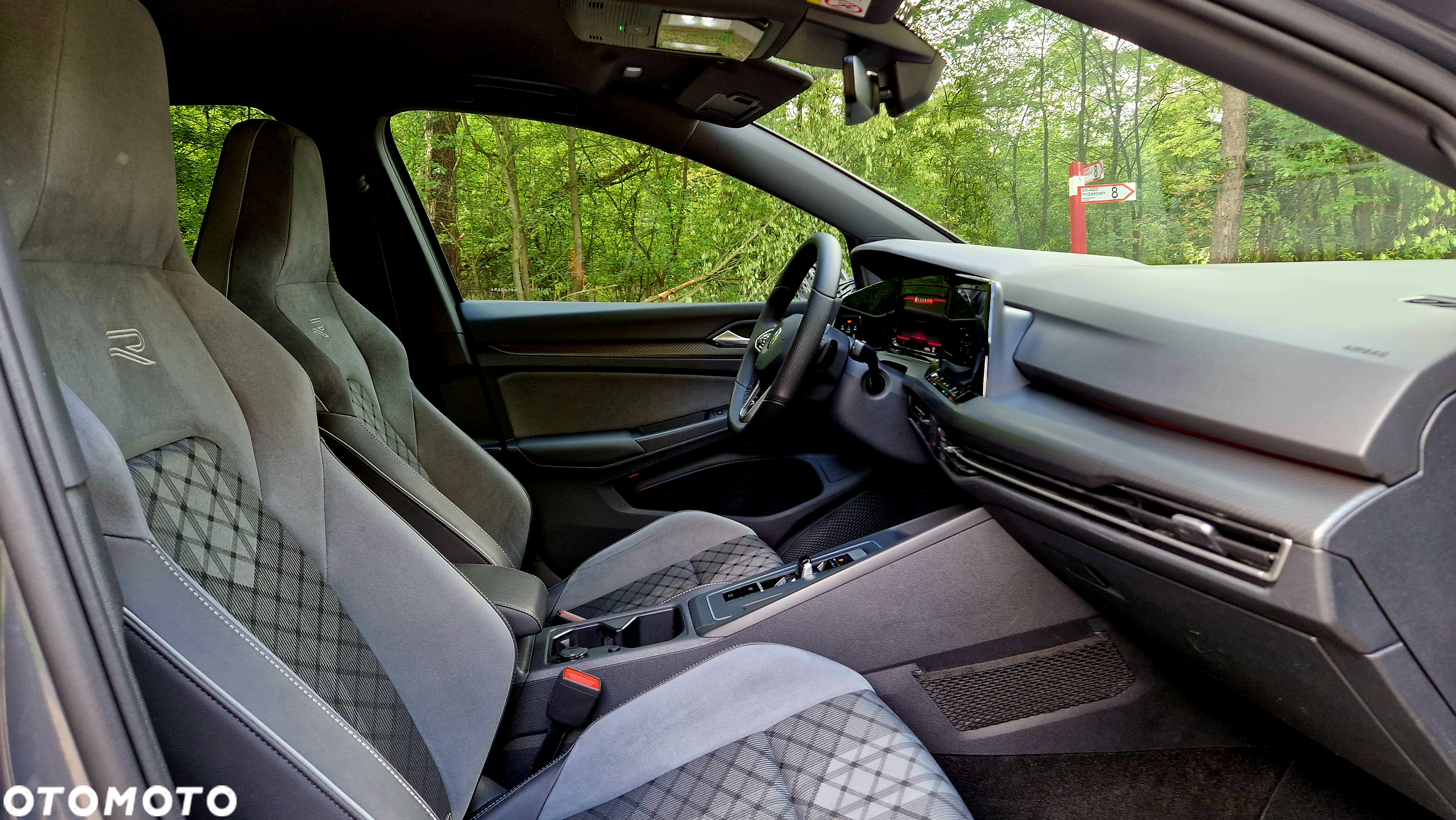 Volkswagen Golf VIII 2.0 TDI R-Line DSG - 12