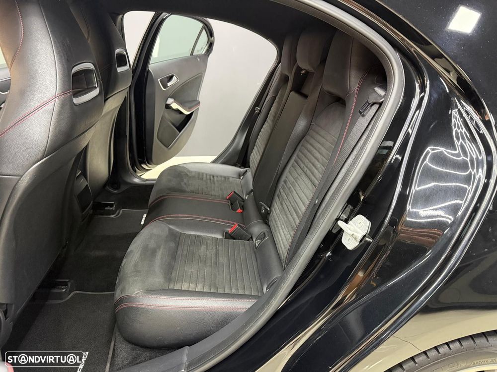 Mercedes-Benz A 180 AMG Line - 16