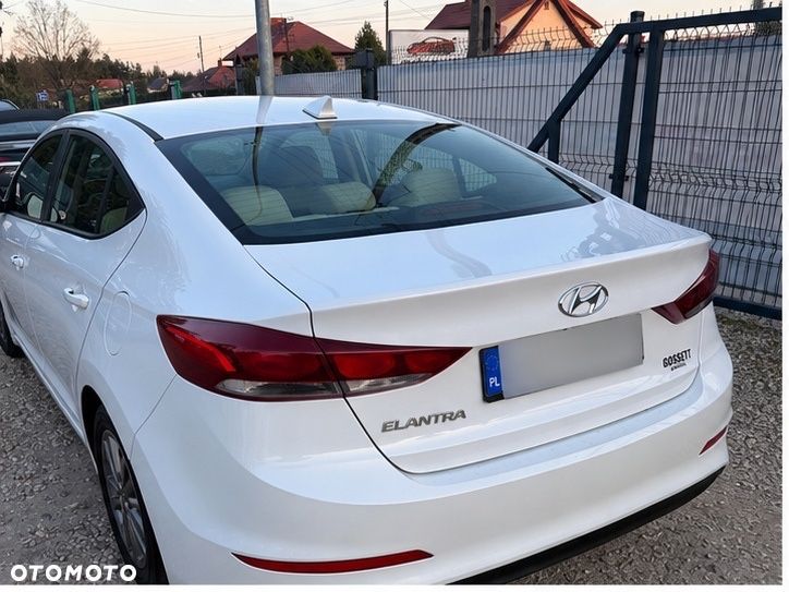 Hyundai Elantra - 2