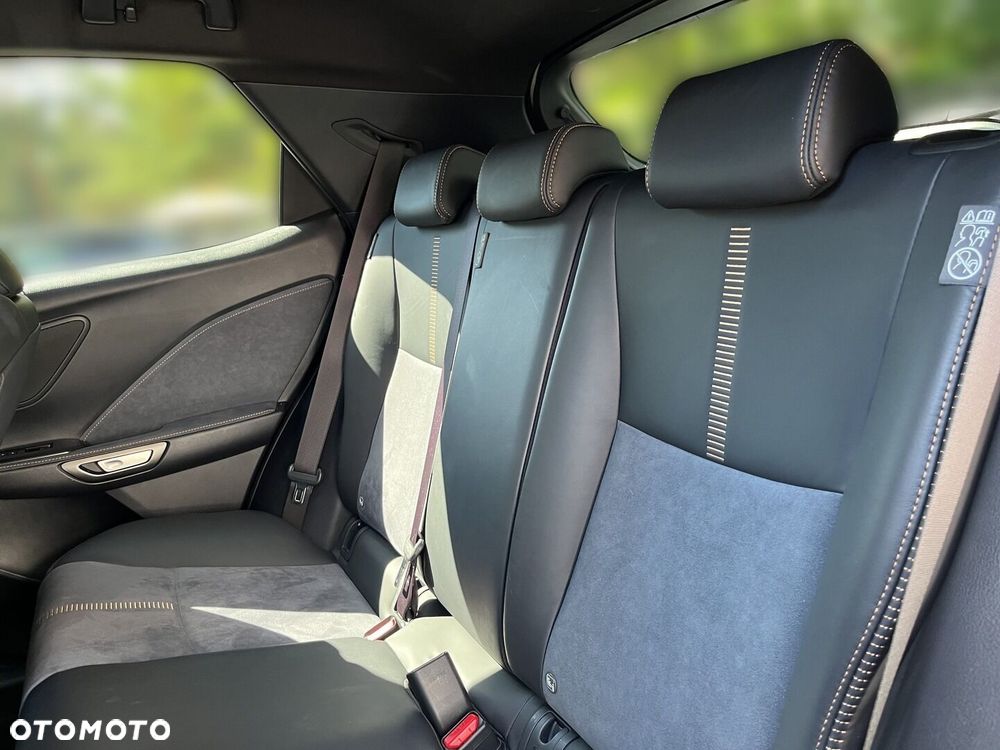 Lexus LBX 1.5 Hybrid Cool AWD - 6