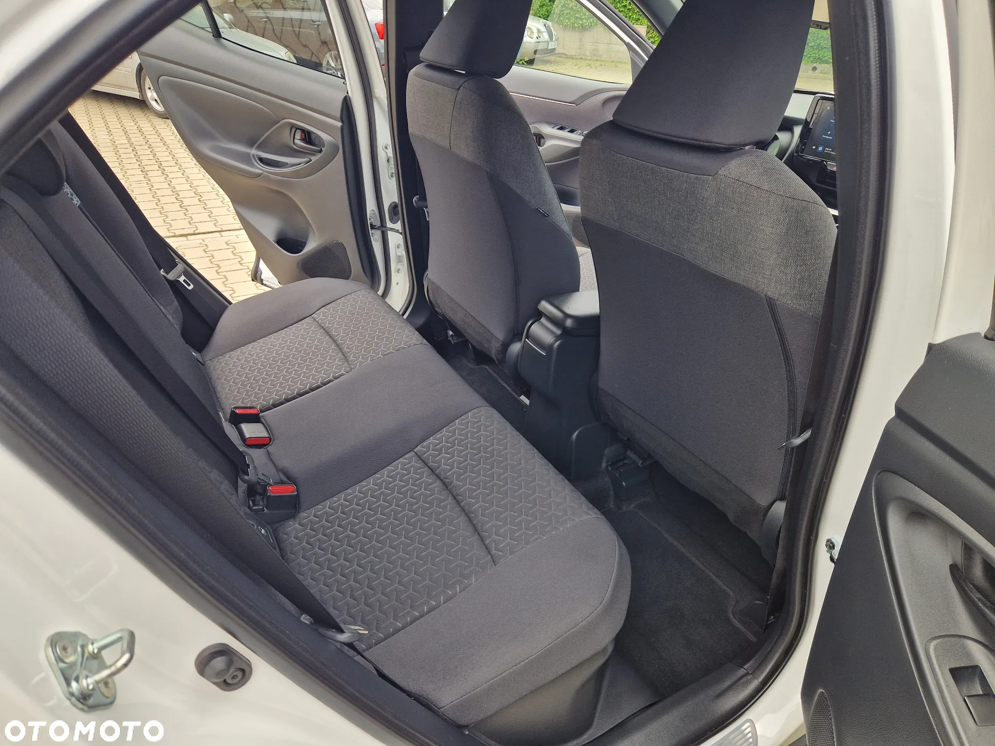 Toyota Yaris Cross Hybrid 1.5 Comfort 4x4 - 30