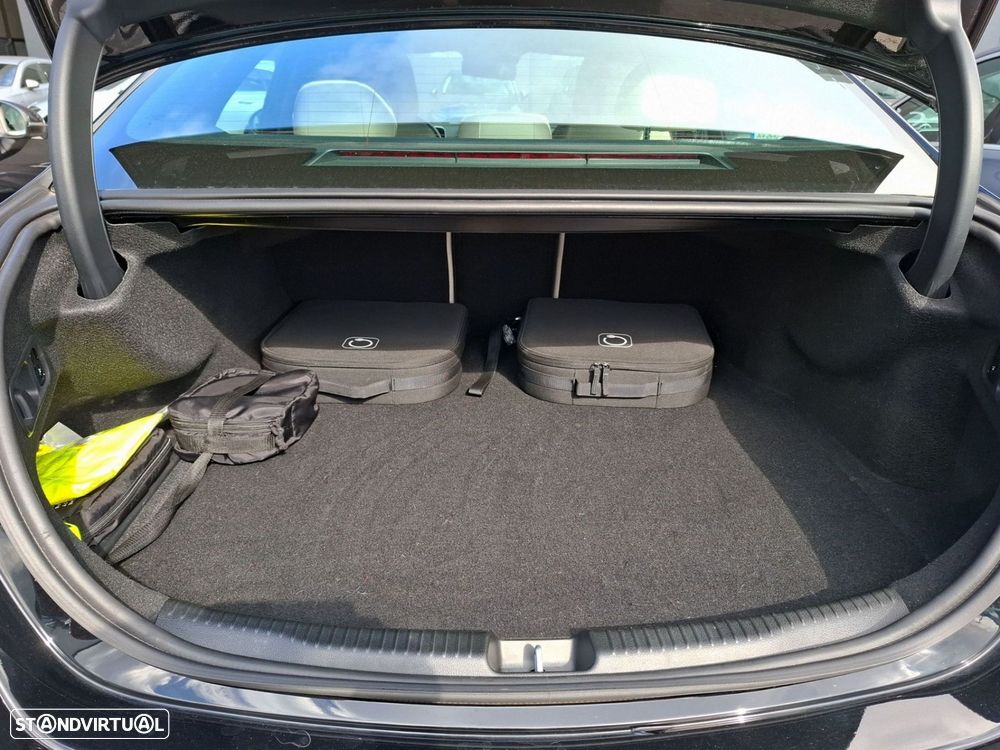 Mercedes-Benz C 300 e Avantgarde - 25