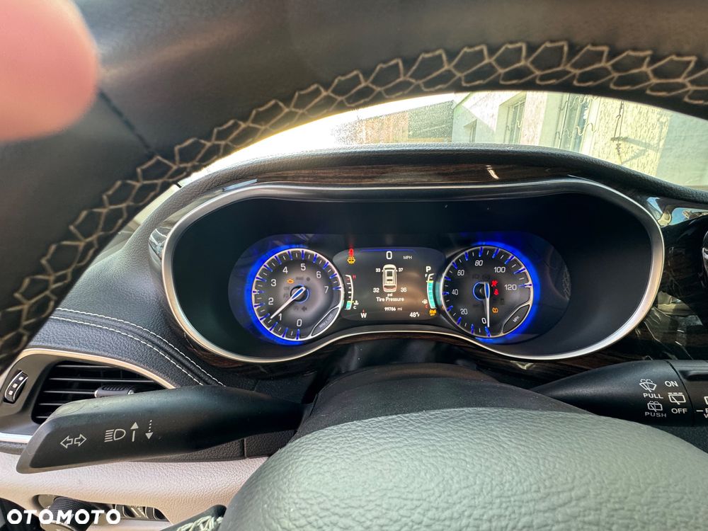 Chrysler Pacifica - 17