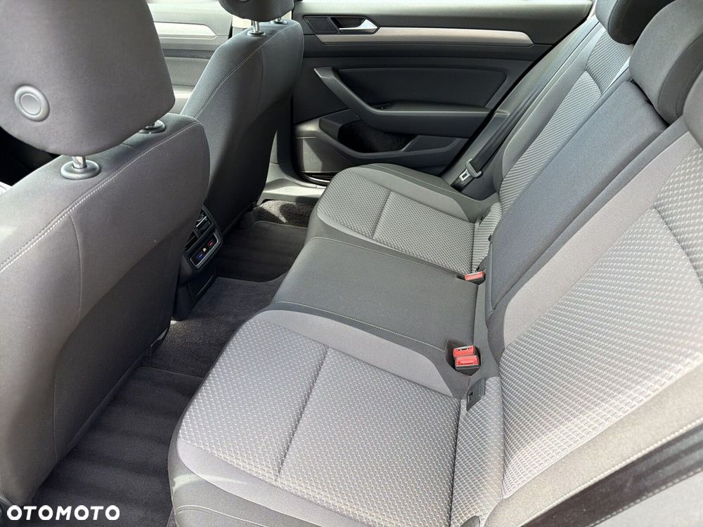Volkswagen Passat 2.0 TDI SCR Trendline - 35
