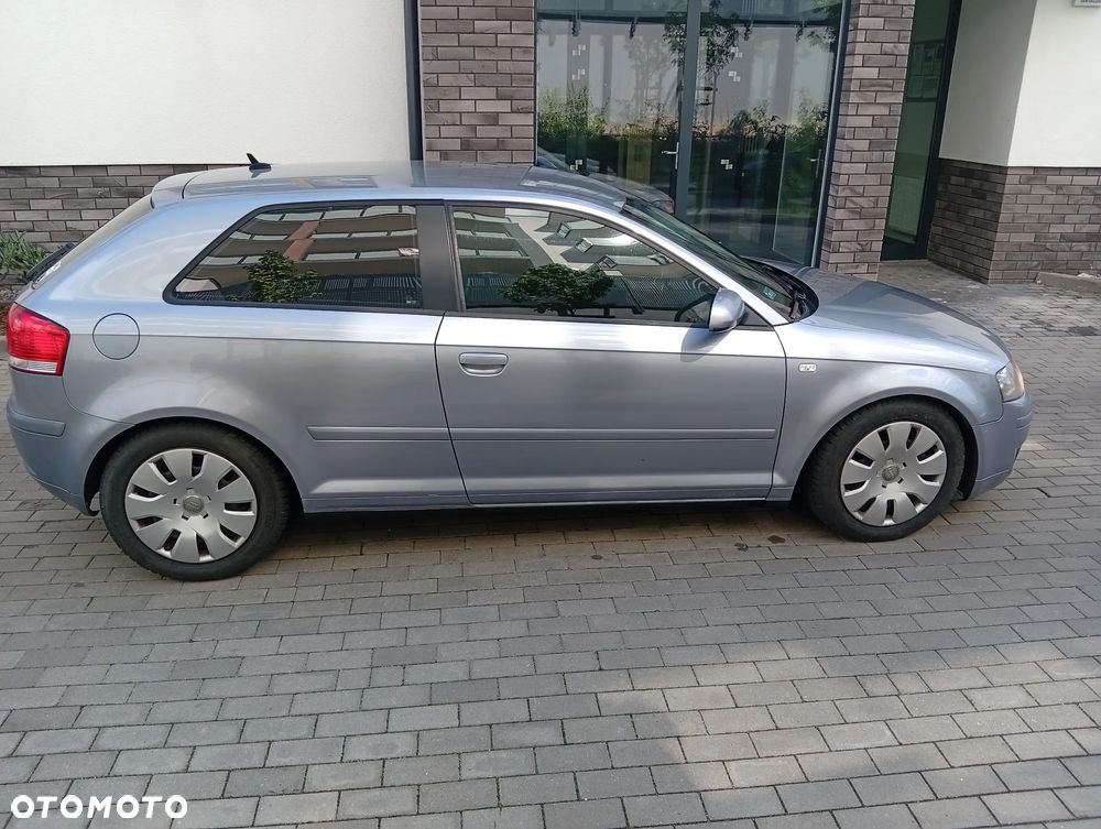 Audi A3 3-drzwiowe 2.0 FSI Ambiente - 5