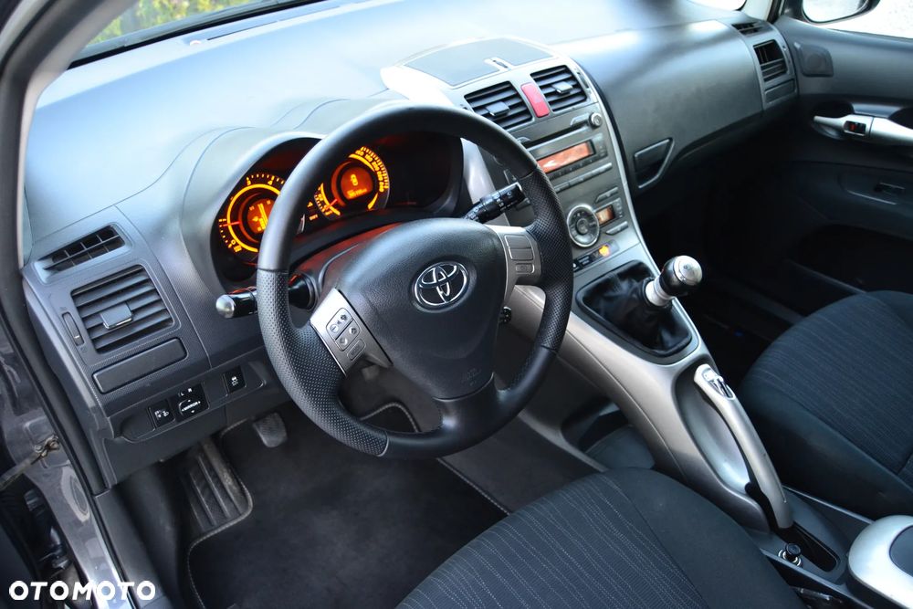 Toyota Auris 2.0 D-4D Sol - 25
