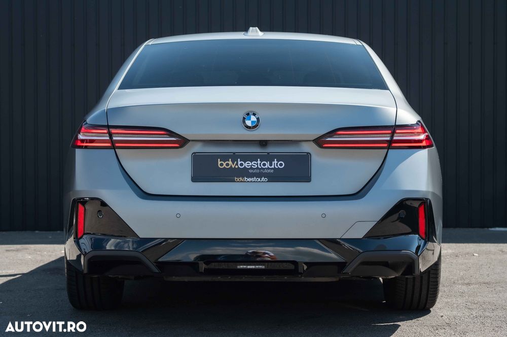BMW Seria 5 520i AT MHEV - 11