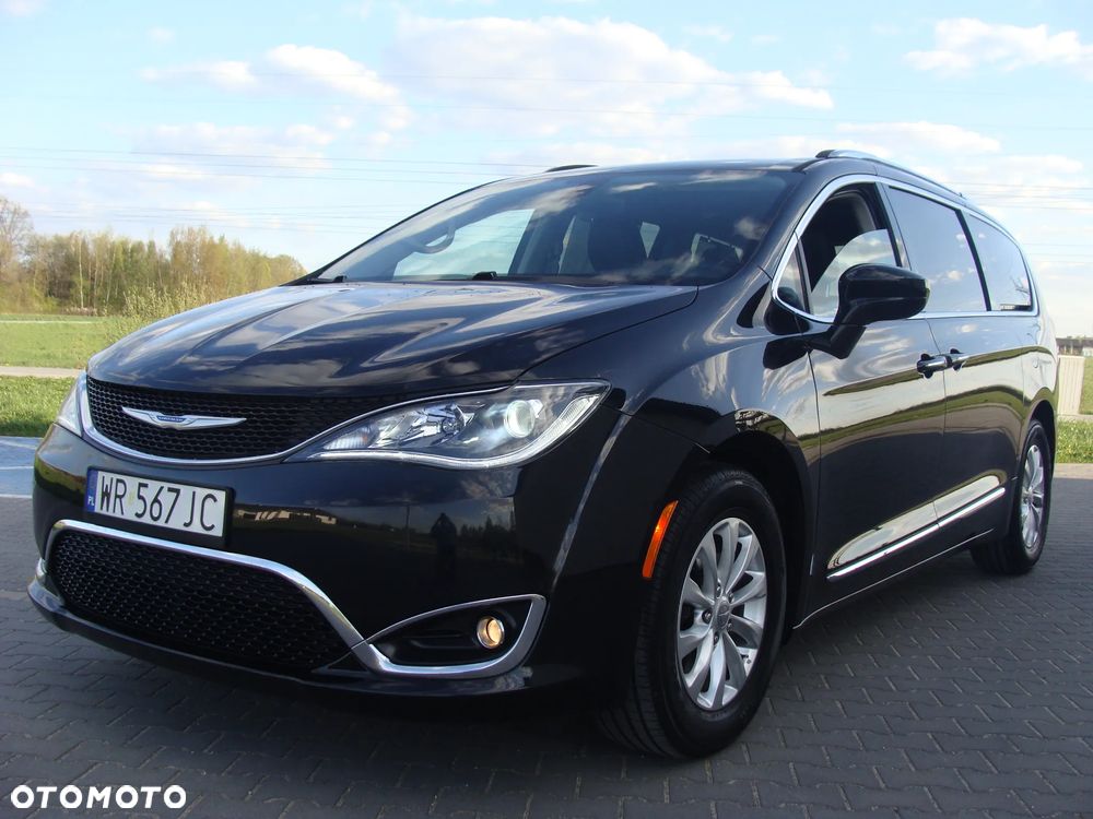 Chrysler Pacifica - 40