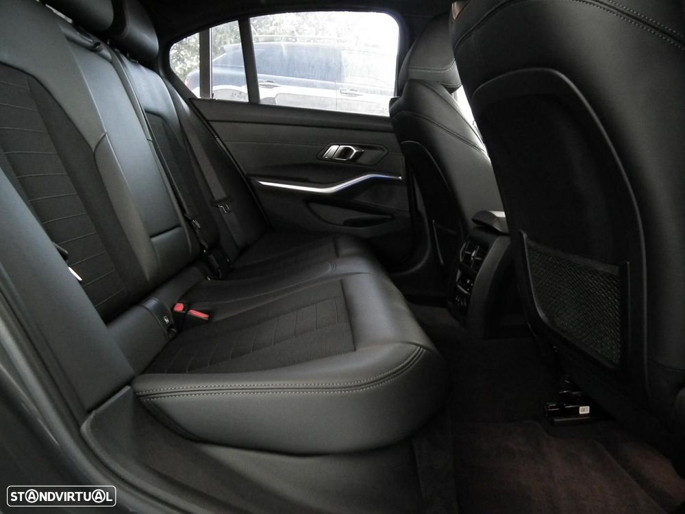 BMW 318 d Line Sport - 14