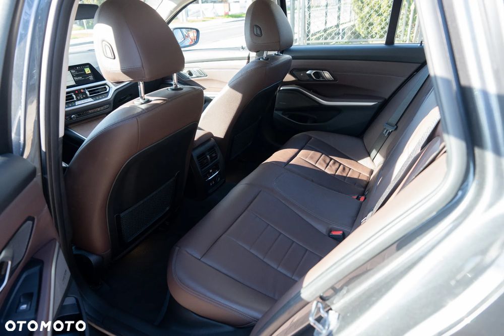 BMW Seria 3 330i Sport Line - 19