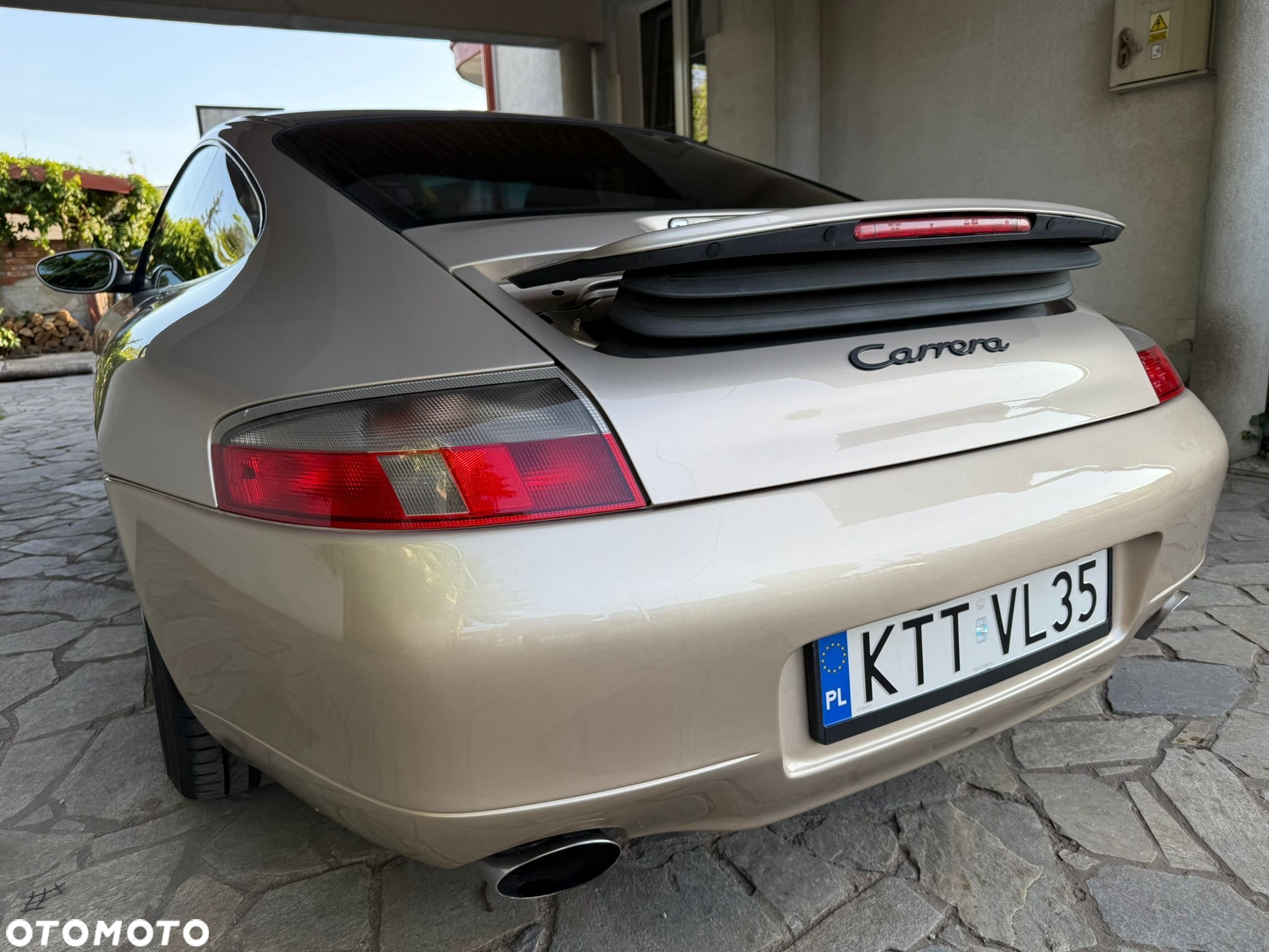 Porsche 911 Carrera - 10