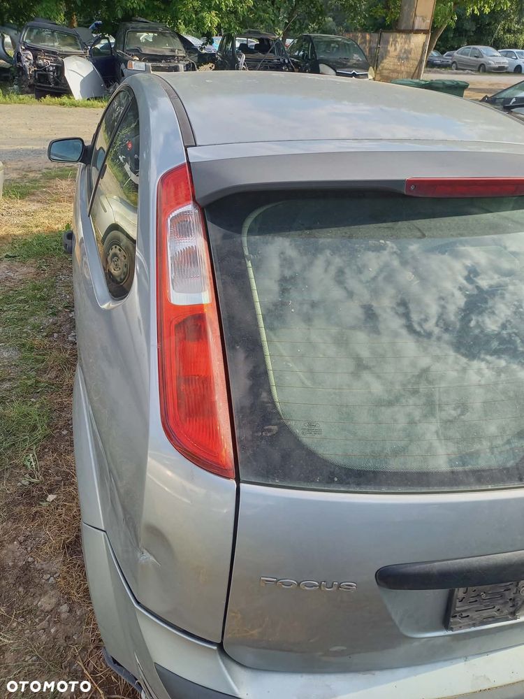 części Ford Focus Mk2 1.6 16V benzyna 3 drzwi hatchback 2005r  LAMPY tył prawa lewa - 1