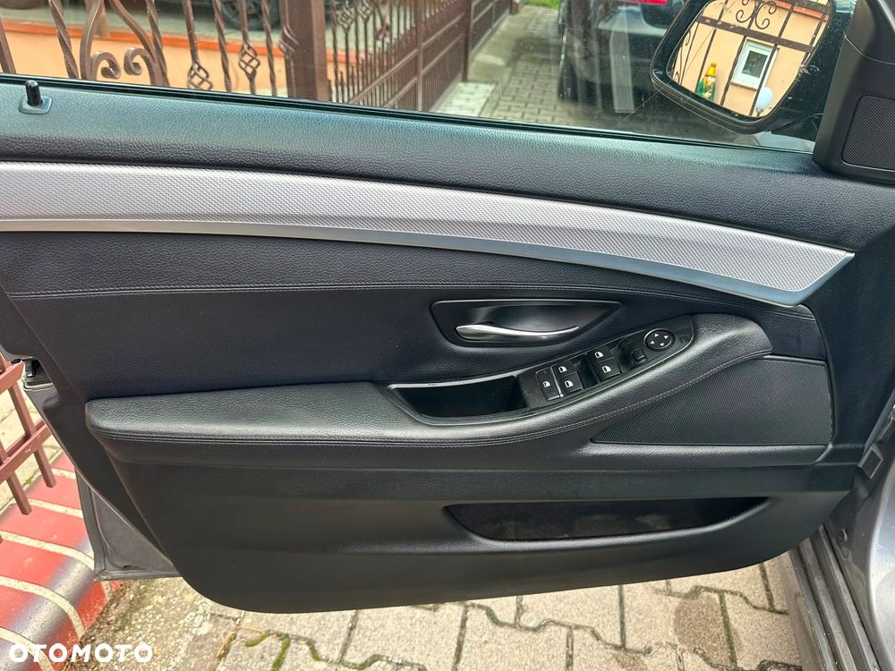 BMW Seria 5 520d - 25